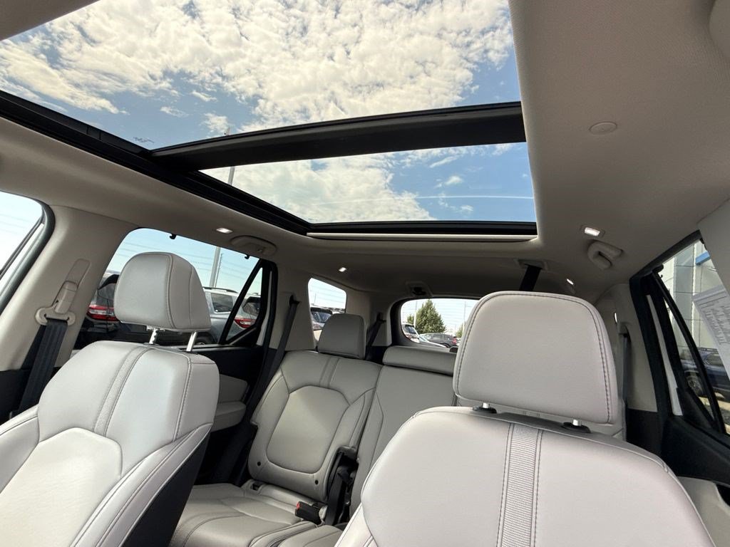 Certified 2025 Honda Pilot Touring image 22