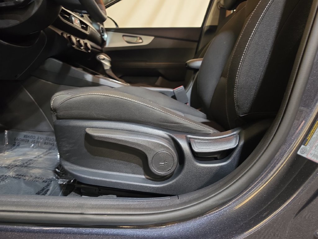 Used 2022 Kia Forte LXS FWD image 14
