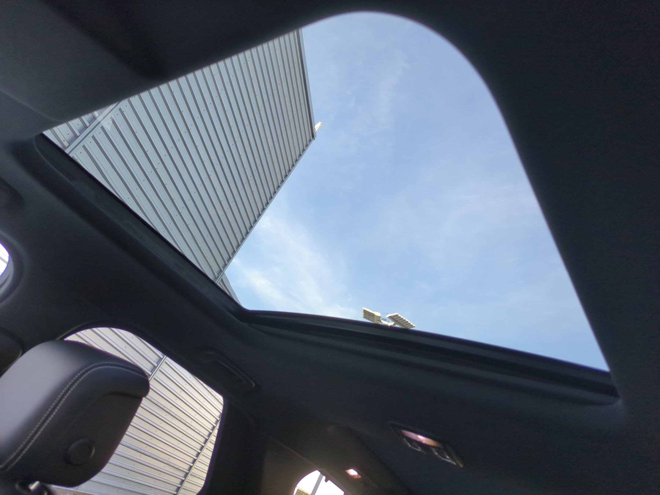 Used 2025 Land Rover Discovery S image 23