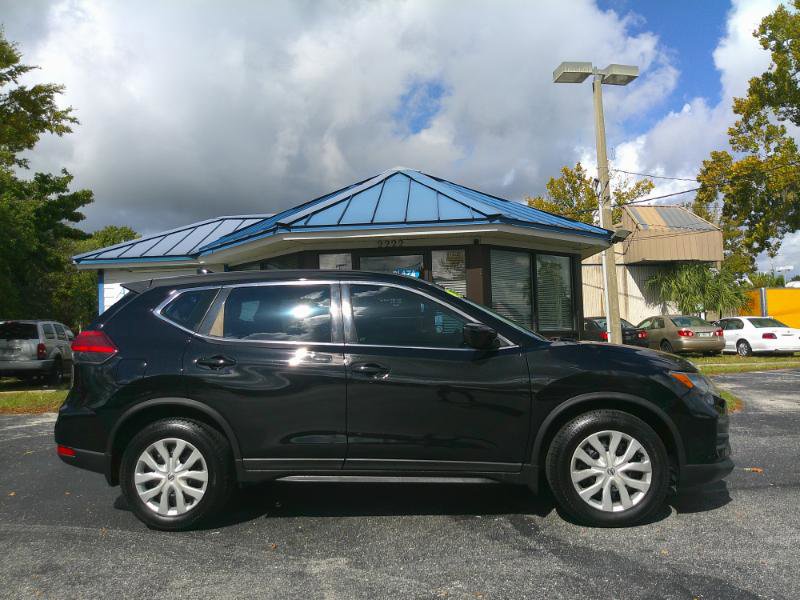 Used 2017 Nissan Rogue S image 8