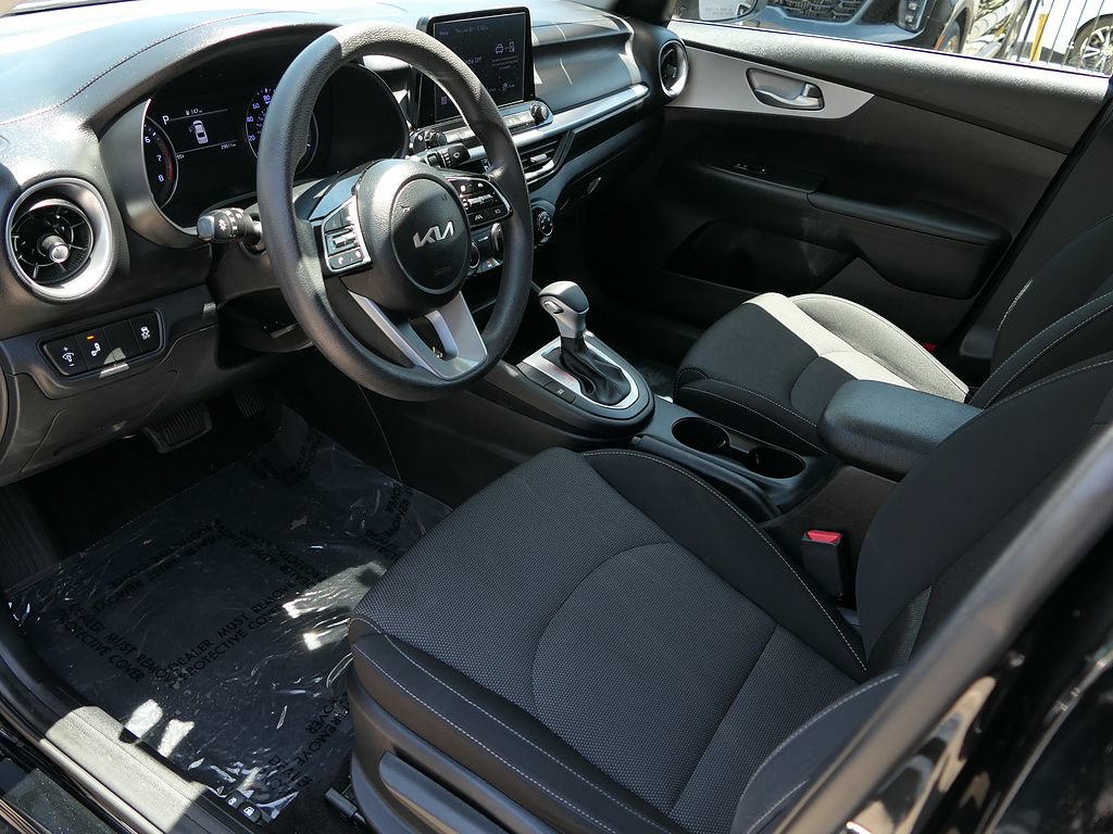 Used 2023 Kia Forte LXS w/ LXS Technology Package FWD image 11