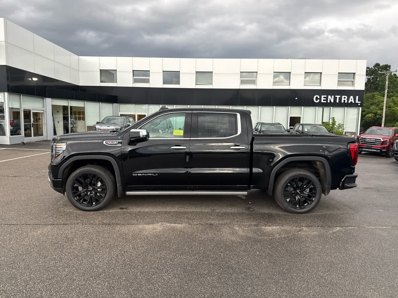 New 2026 GMC Sierra 1500 Denali w/ Technology Package AWD/4WD image 2