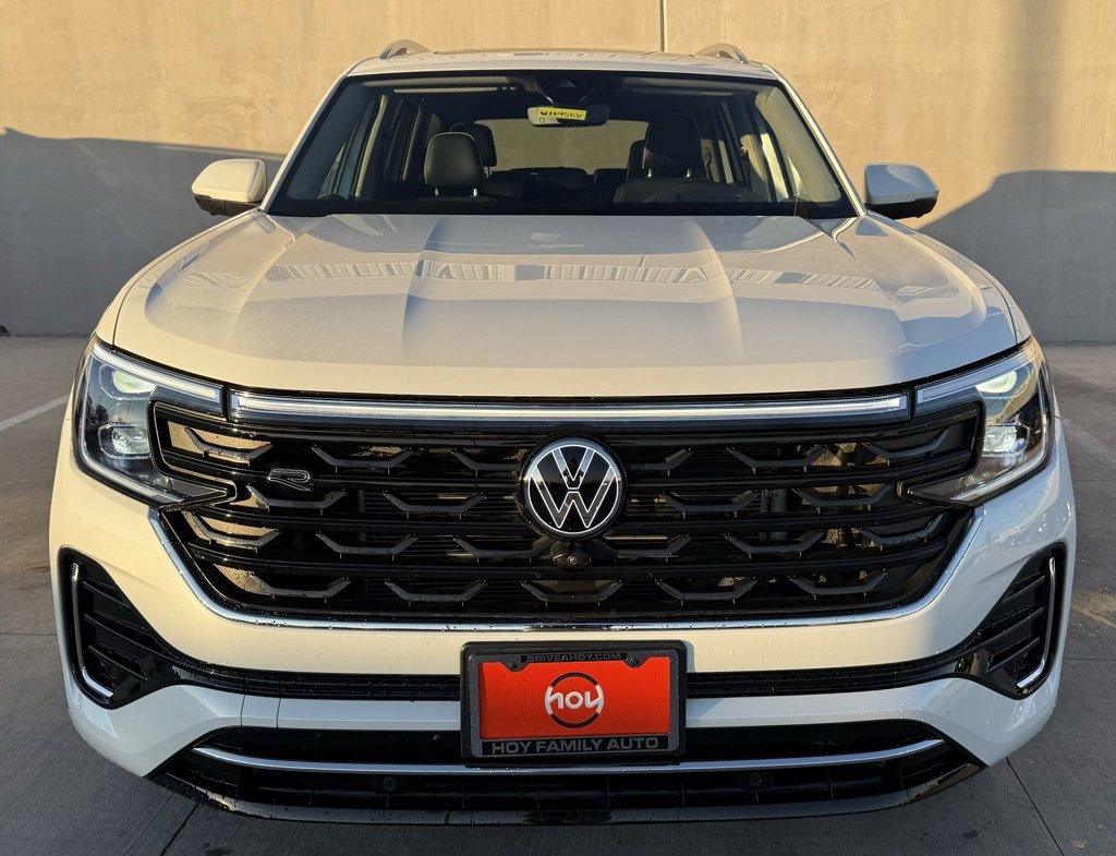 Used 2025 Volkswagen Atlas SEL Premium R-Line image 2