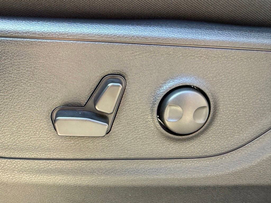 New 2026 RAM 1500 4x4 Crew Cab image 16