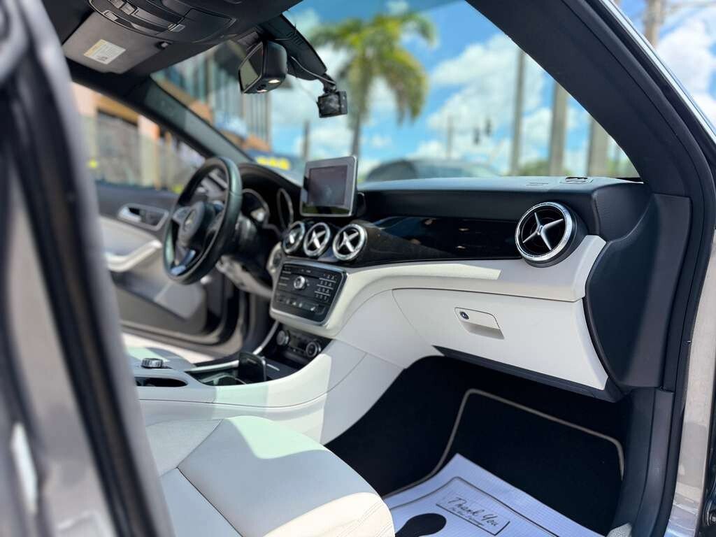 Used 2015 Mercedes-Benz CLA 250 image 16