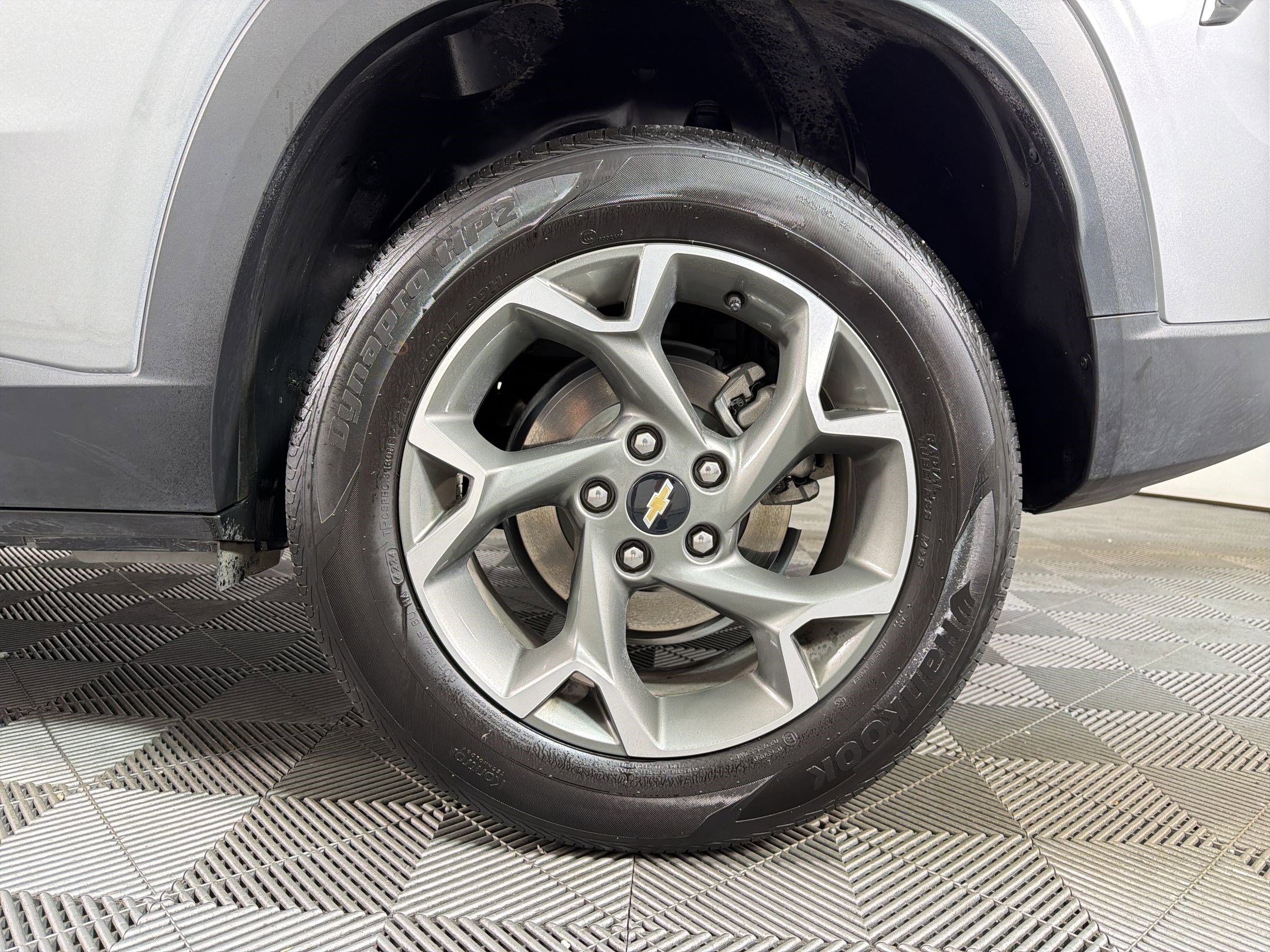 Used 2025 Chevrolet Trax LT FWD image 11