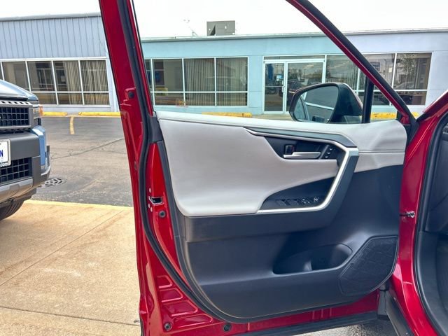 Used 2024 Toyota RAV4 Limited w/ Advanced Technology Package AWD/4WD image 25