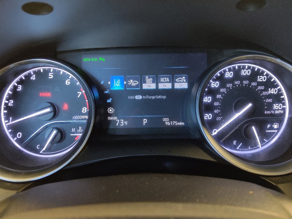 Used 2018 Toyota Camry XLE FWD image 23
