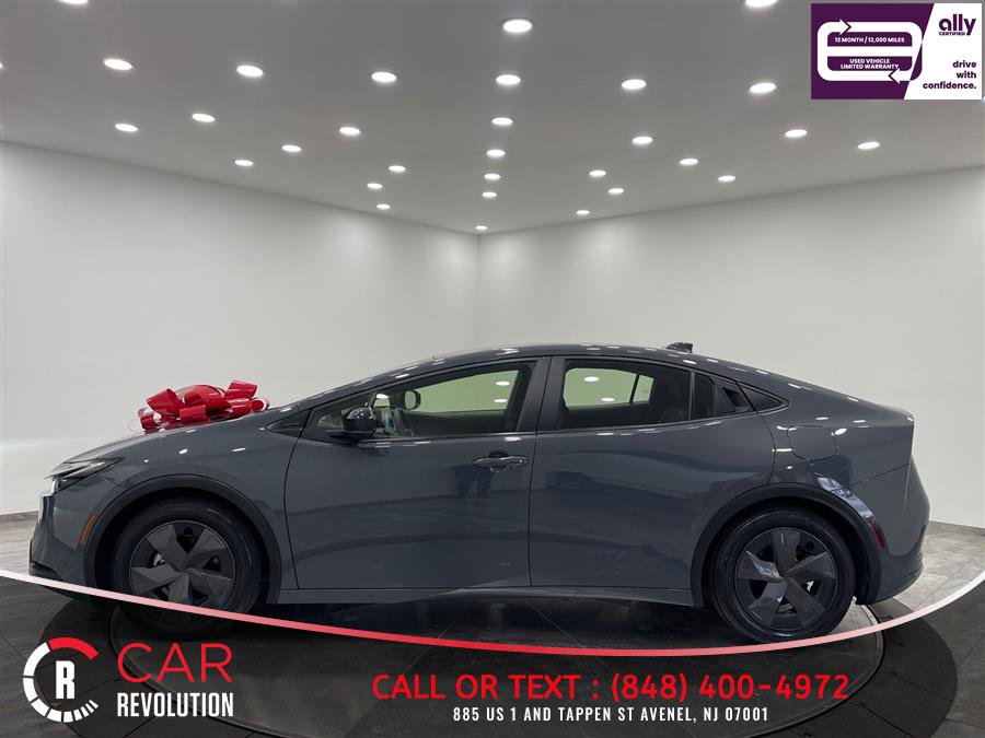 Used 2023 Toyota Prius LE FWD image 4