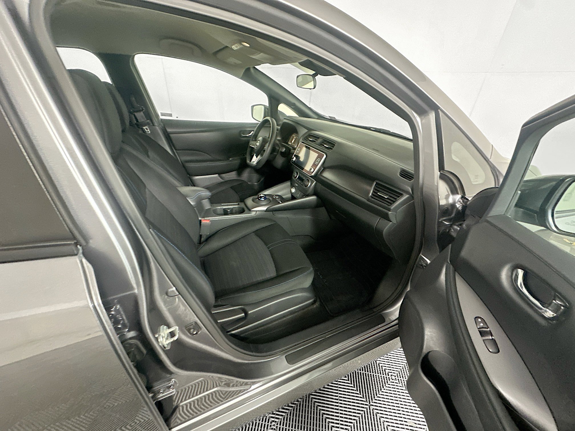 Used 2023 Nissan Leaf S FWD image 29