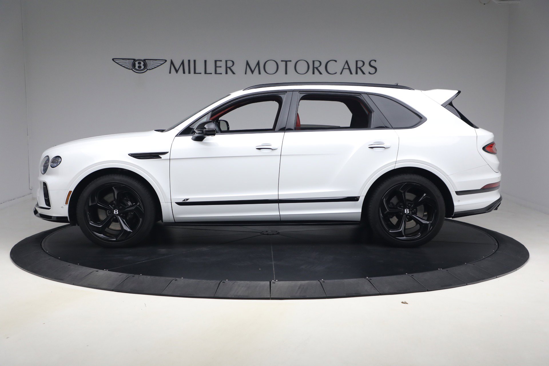 Used 2023 Bentley Bentayga AWD/4WD image 3