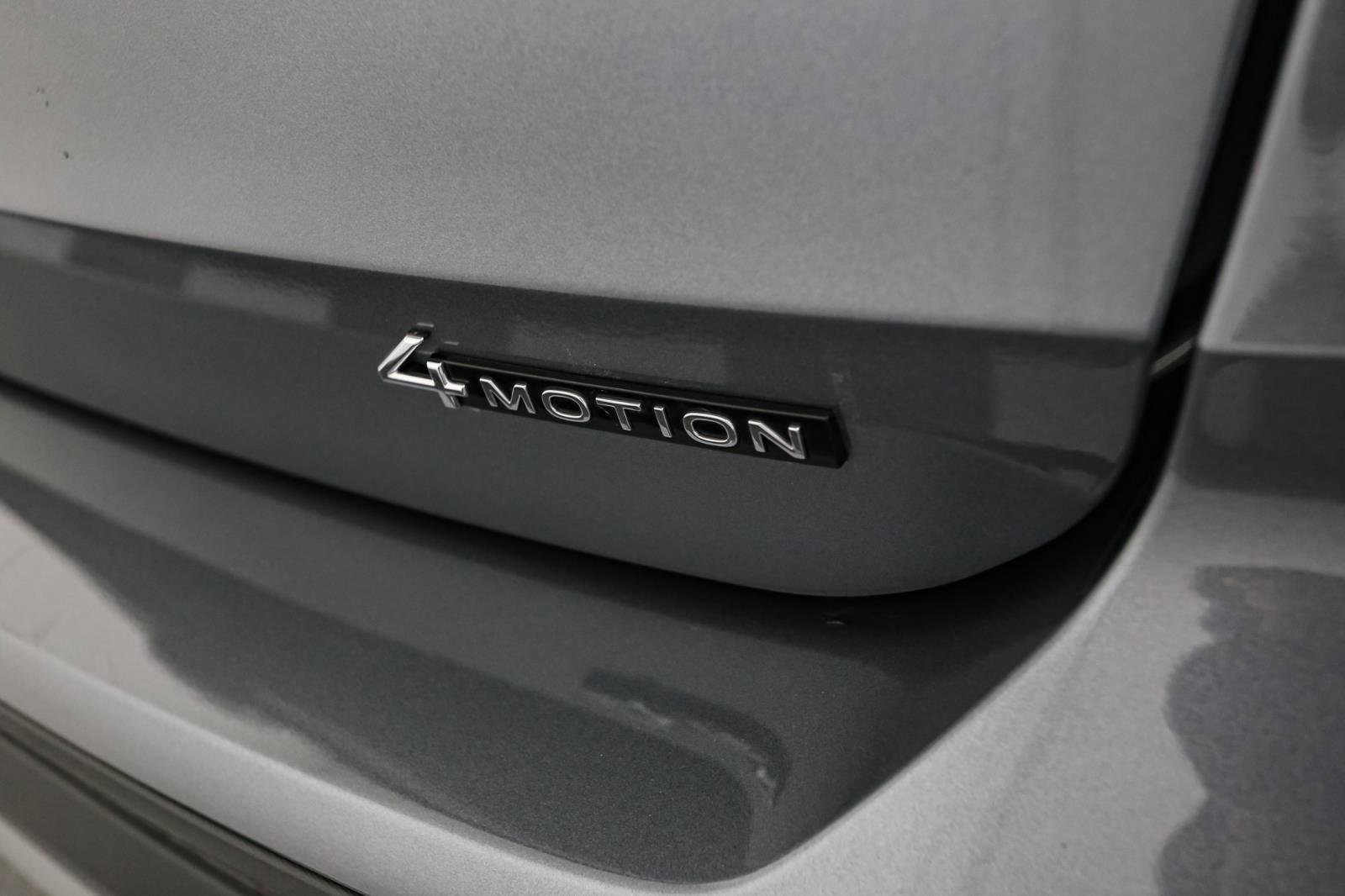 Used 2025 Volkswagen Taos SEL w/ Black Wheel Plus Package image 11