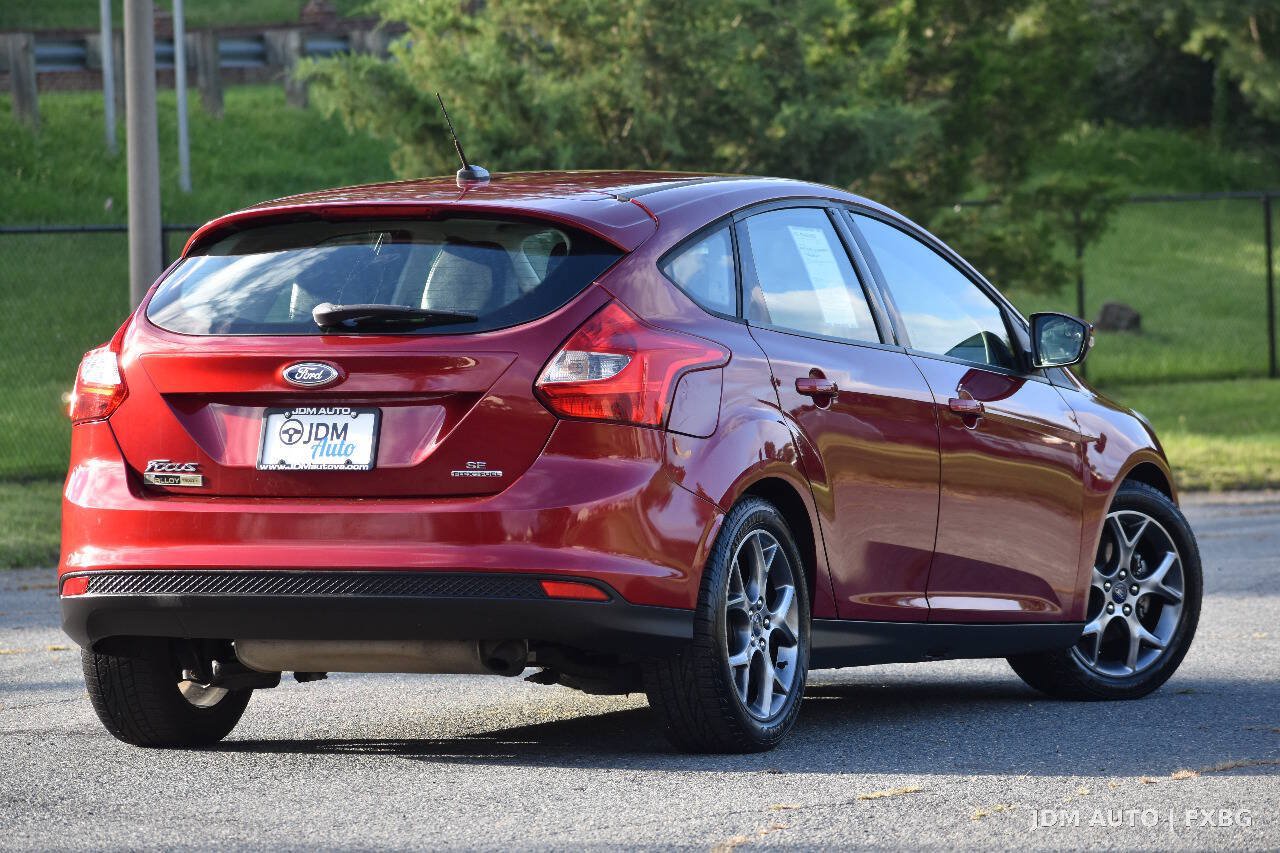 Used 2014 Ford Focus SE w/ Equipment Group 201A FWD image 5