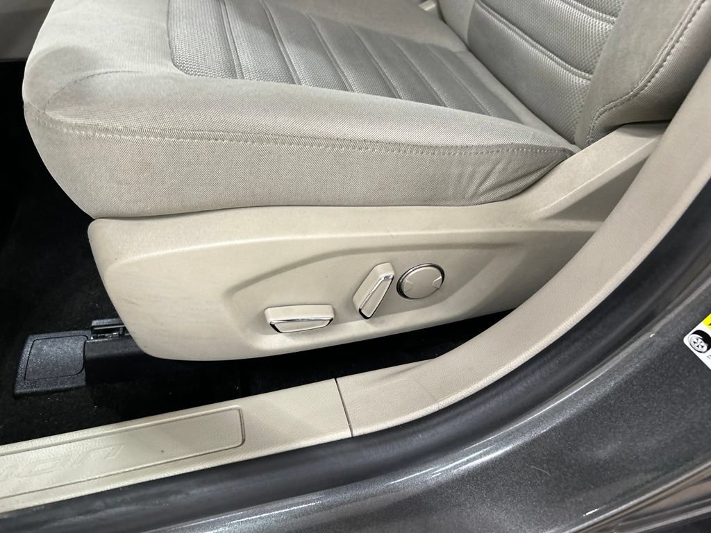 Certified 2019 Ford Fusion SE FWD image 12
