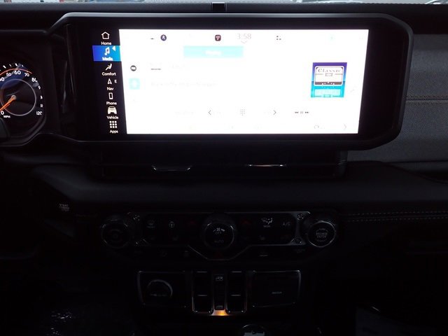 New 2025 Jeep Wrangler Sahara w/ Technology Group image 21