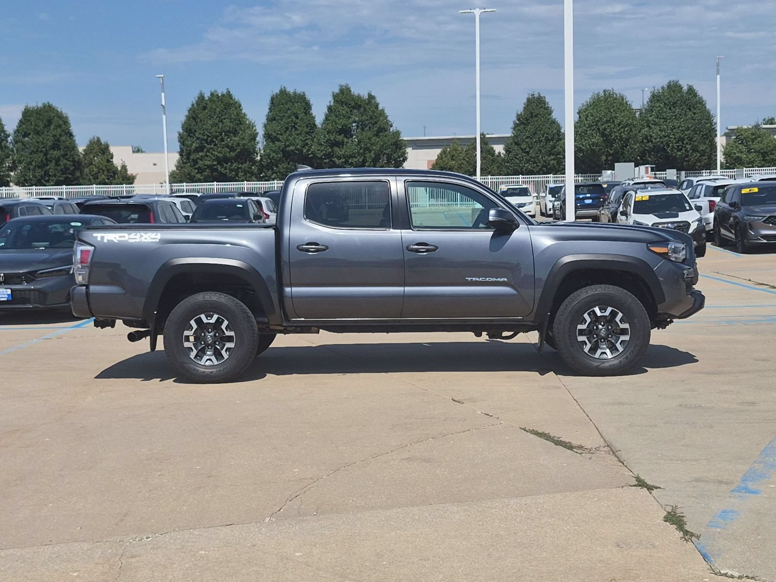 Used 2021 Toyota Tacoma TRD Off-Road w/ TRD Premium Off Road Package AWD/4WD image 5