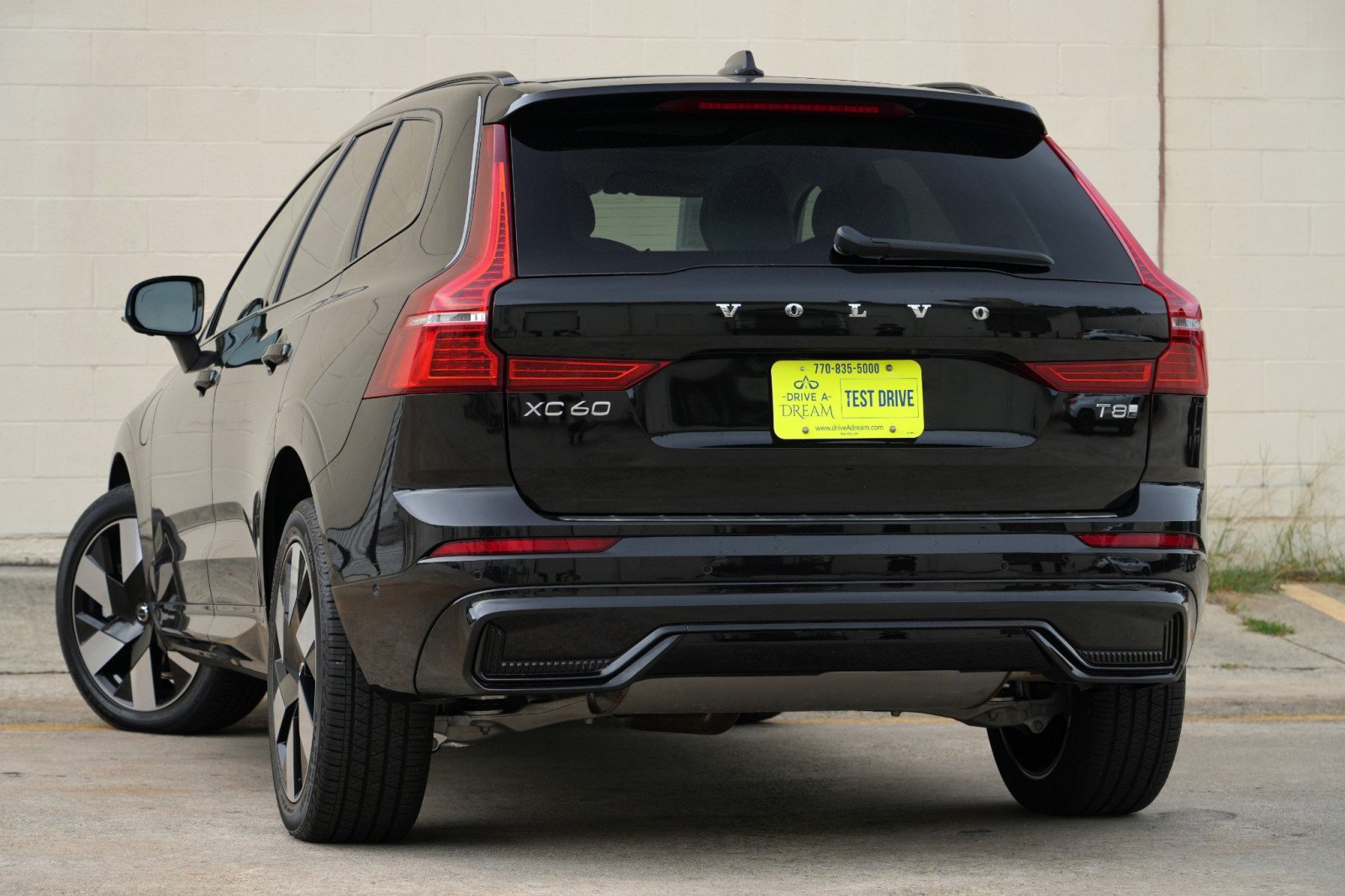 Used 2025 Volvo XC60 T8 Plus w/ Protection Package Premier AWD/4WD image 6