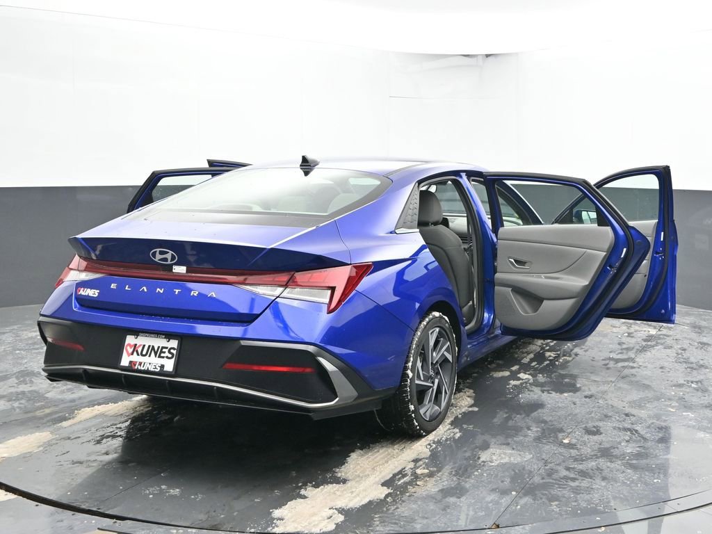 Used 2025 Hyundai Elantra SEL image 77
