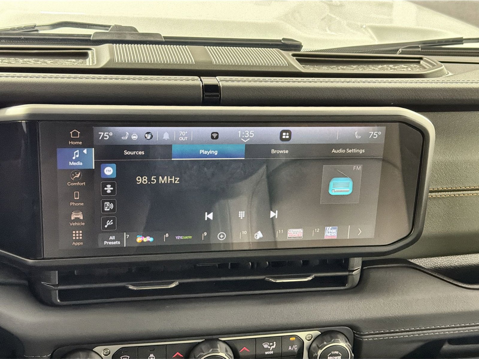 Used 2025 Jeep Gladiator Mojave w/ Safety Group image 18