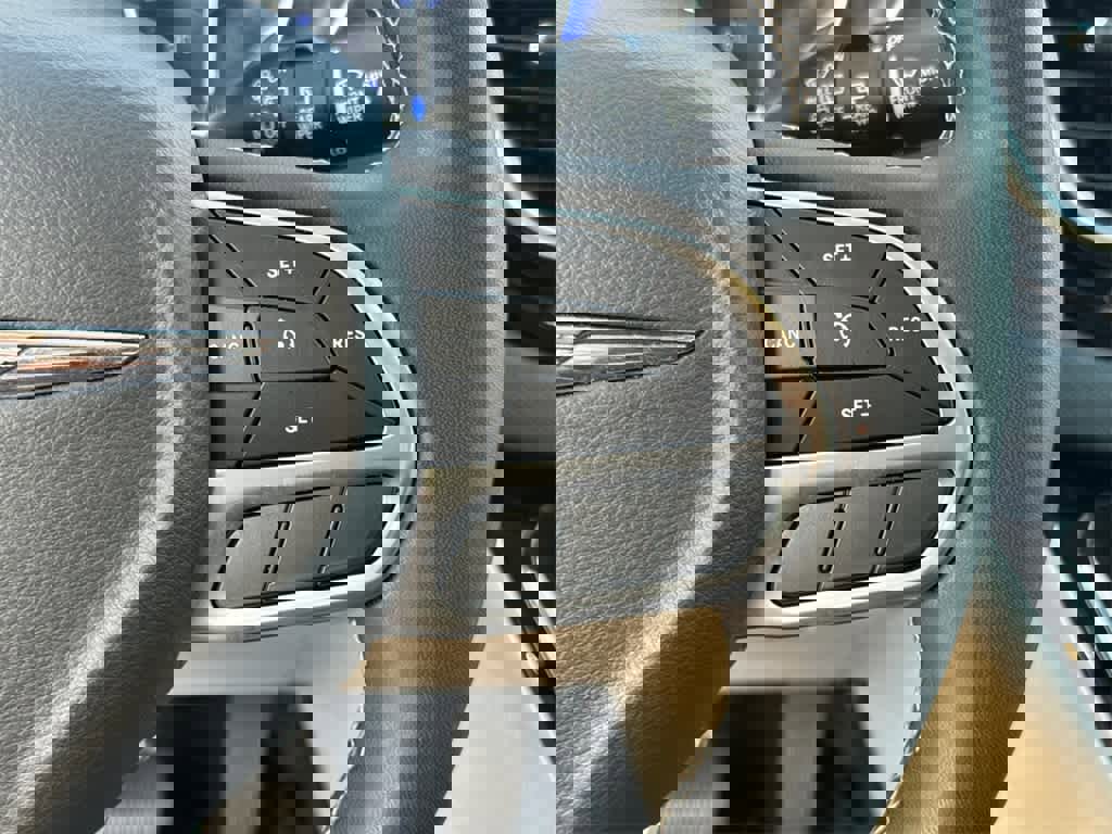 Used 2023 Chrysler Voyager LX image 24