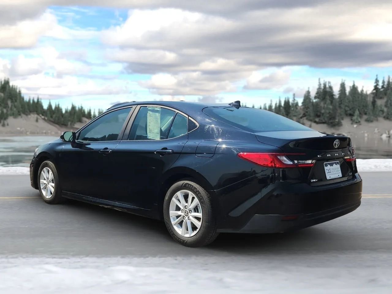 Used 2025 Toyota Camry LE image 5