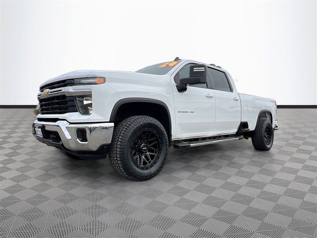 Used 2024 Chevrolet Silverado 2500 LT image 3