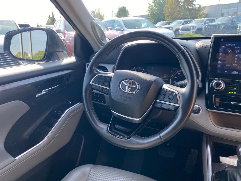 Used 2021 Toyota Highlander Platinum AWD/4WD image 29