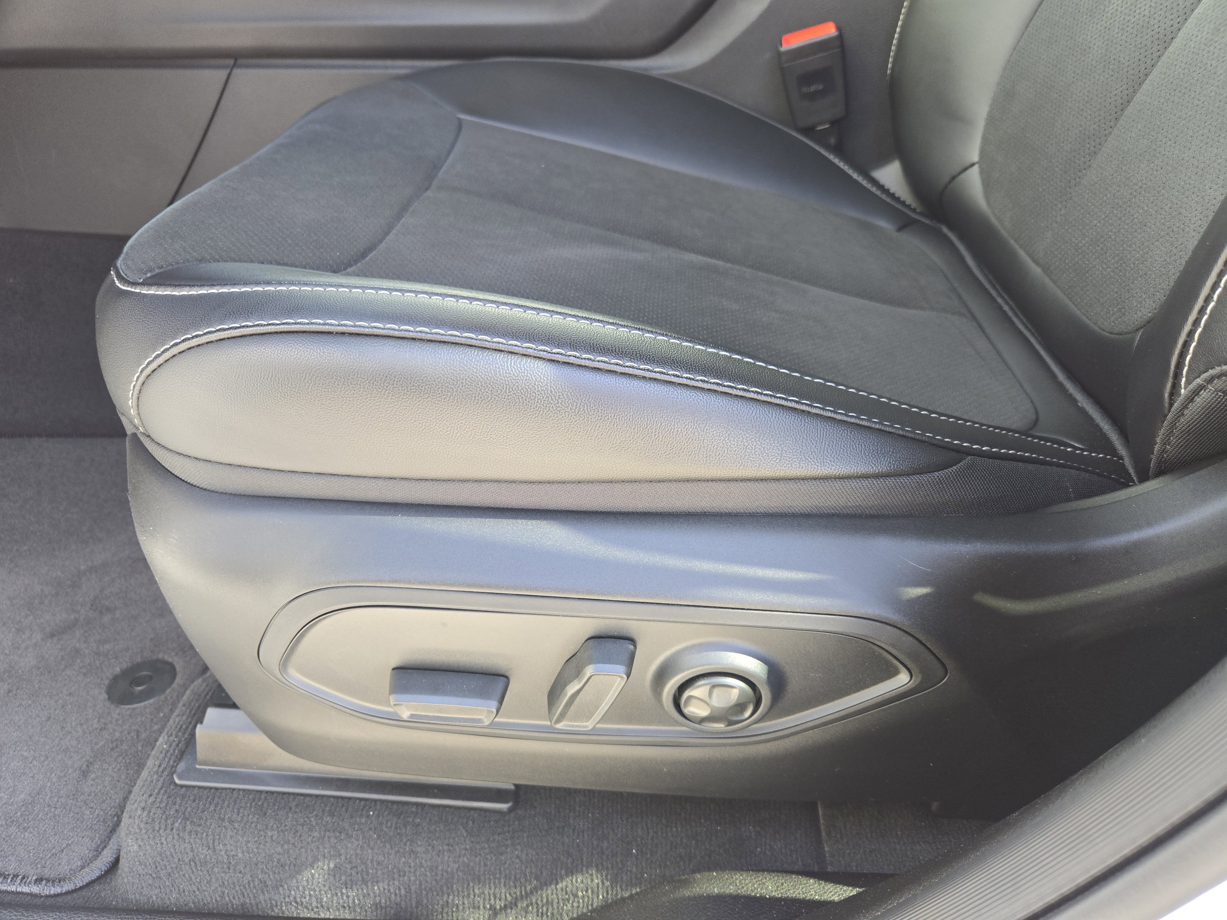 New 2026 Jeep Grand Cherokee Altitude image 19