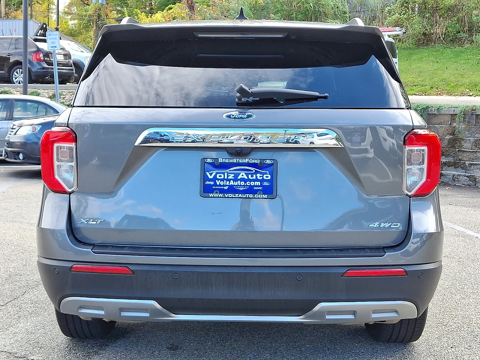 Certified 2022 Ford Explorer XLT w/ Equipment Group 202A image 9