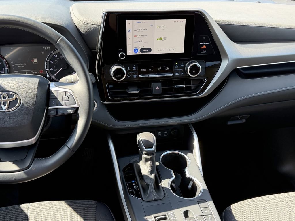 Used 2025 Toyota Highlander LE image 17