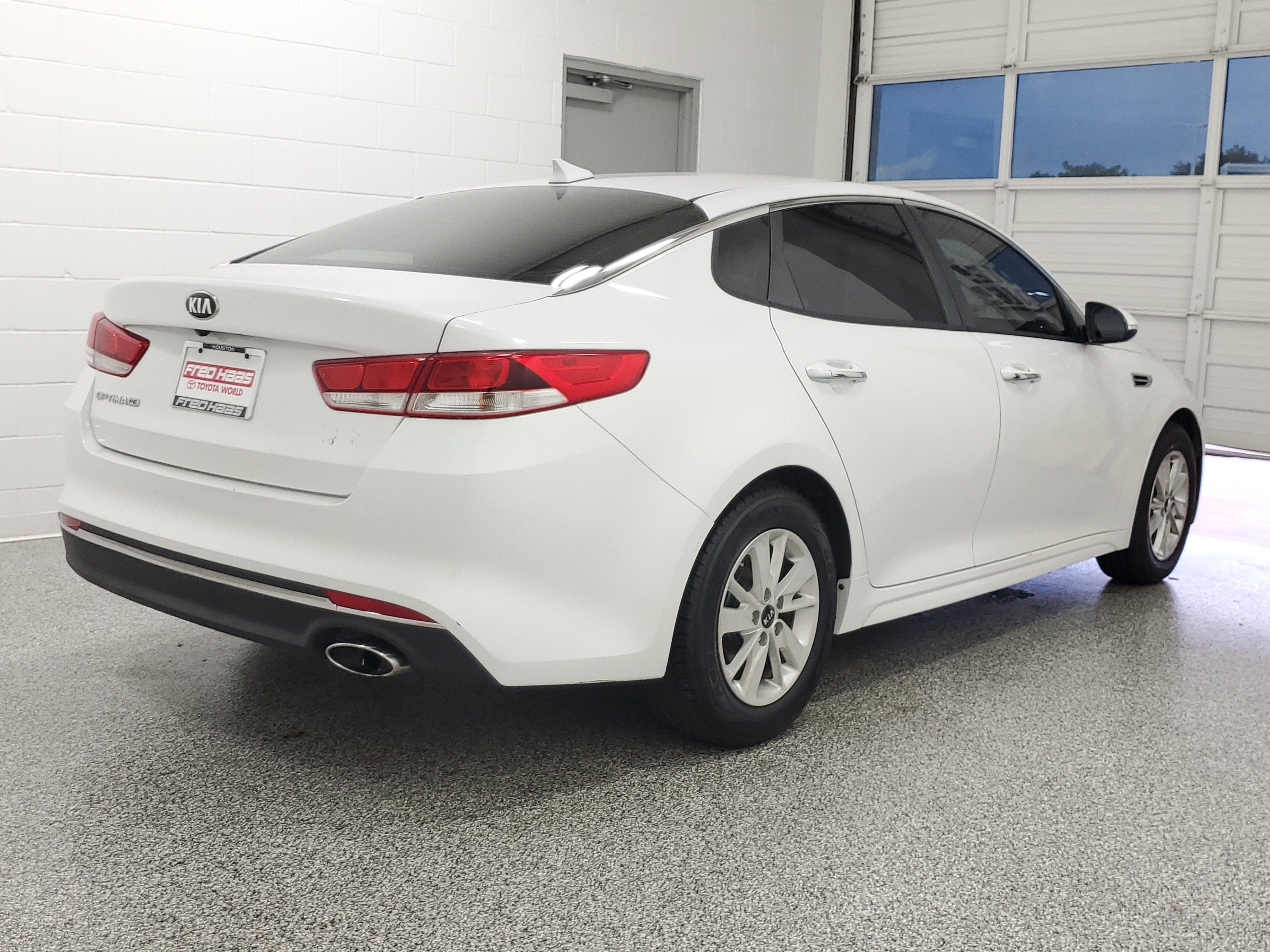 Used 2017 Kia Optima LX FWD image 5