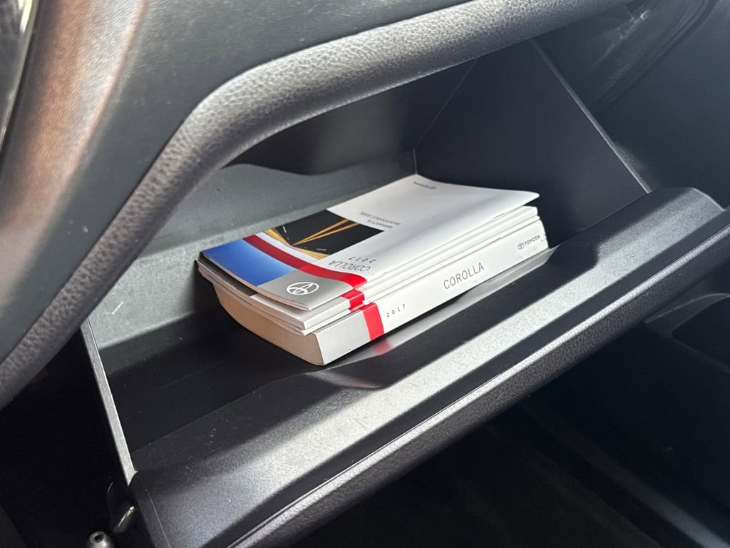 Used 2017 Toyota Corolla LE image 28