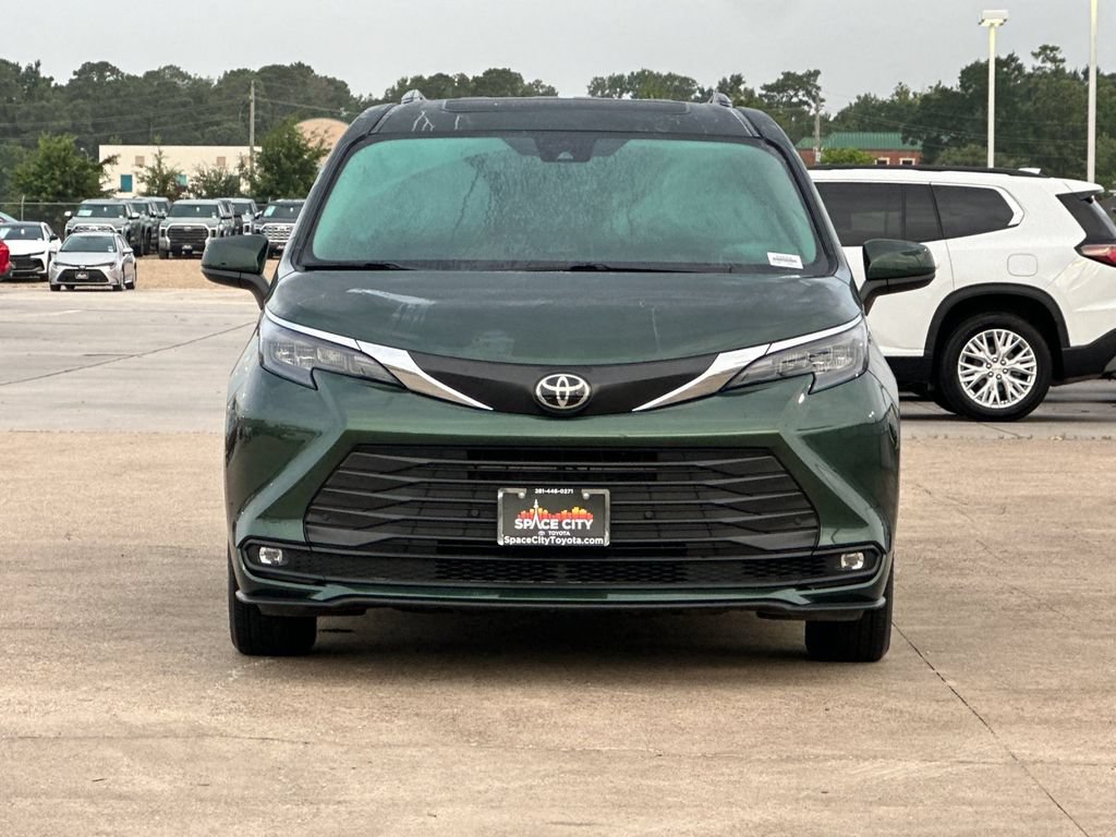 Certified 2026 Toyota Sienna XLE FWD image 9
