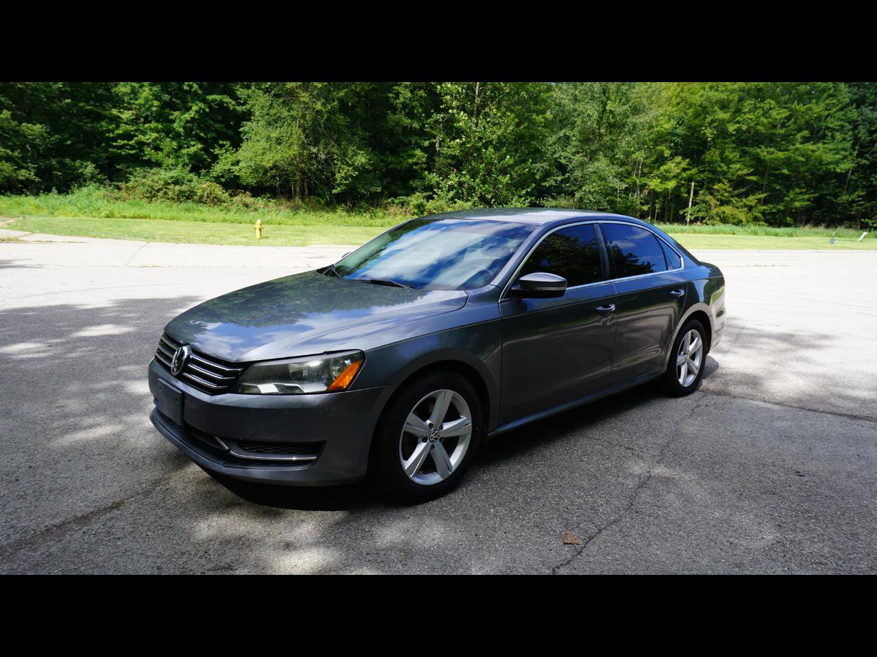 Used 2015 Volkswagen Passat 1.8T SE FWD image 1