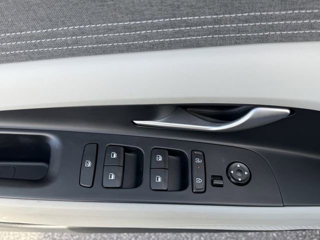 Used 2025 Hyundai Elantra Limited image 18