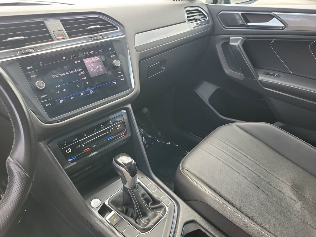 Used 2022 Volkswagen Tiguan SE R-Line image 31