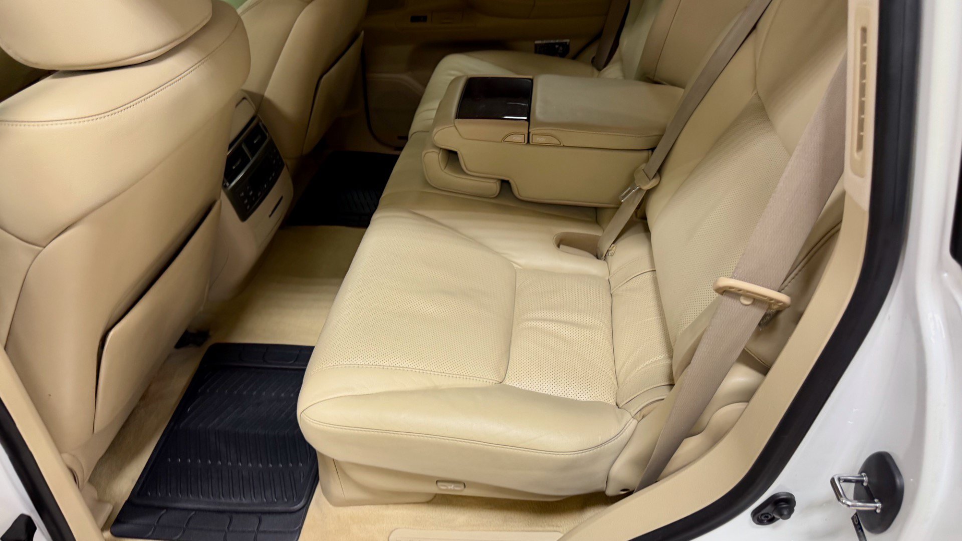 Used 2009 Lexus LX 570 4WD image 22