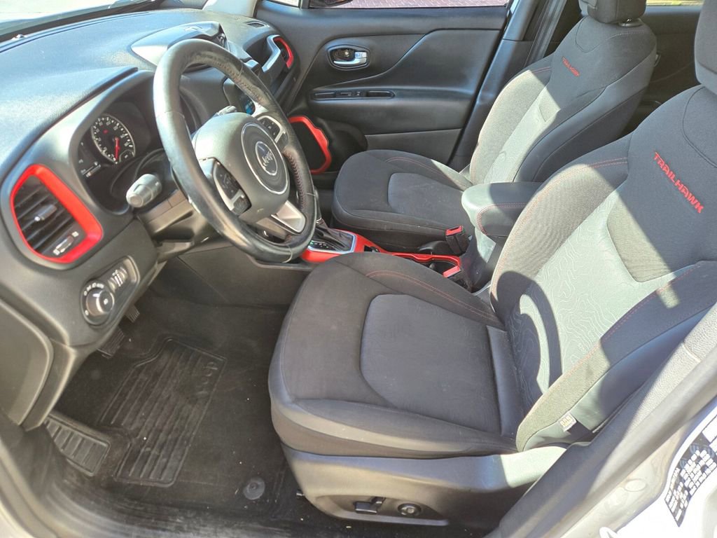 Used 2019 Jeep Renegade Trailhawk w/ Cold Weather Group II AWD/4WD image 6