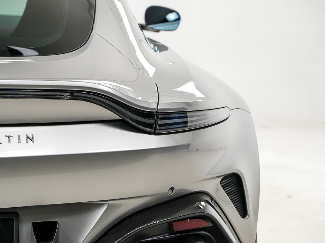 Used 2025 Aston Martin V8 Vantage Coupe RWD image 12