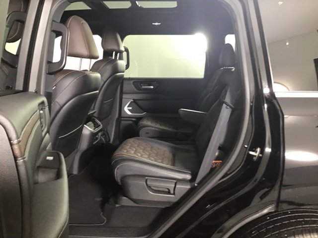 Used 2025 Nissan Armada Platinum image 20