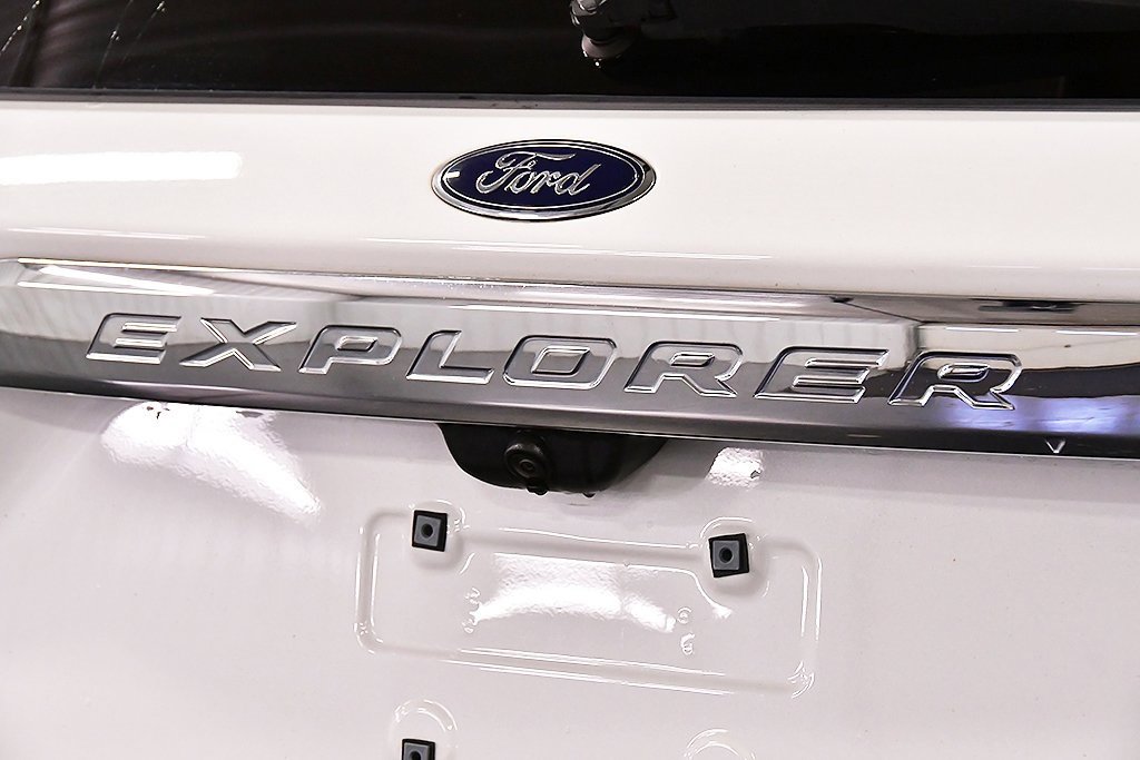 Used 2022 Ford Explorer XLT image 10