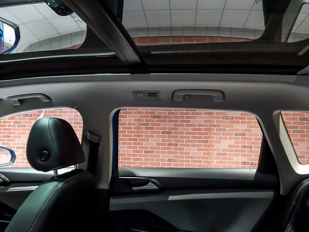 Used 2023 Volkswagen Taos SEL image 16