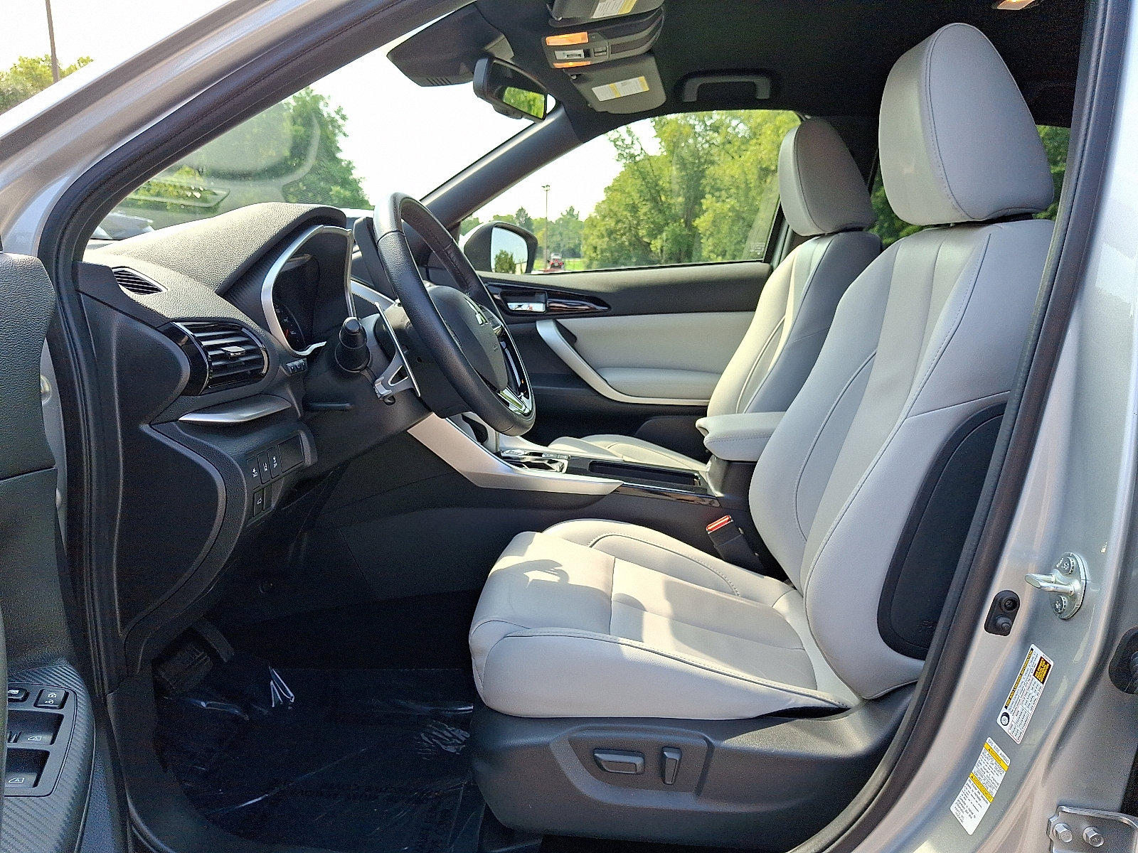 Used 2024 Mitsubishi Eclipse Cross SEL AWD/4WD image 13