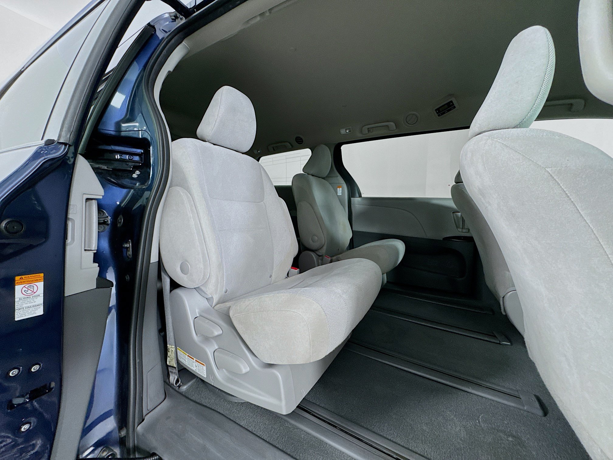 Certified 2020 Toyota Sienna L FWD image 27