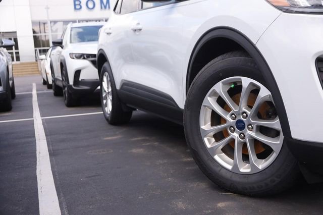 Used 2022 Ford Escape SE w/ Convenience Package FWD image 3