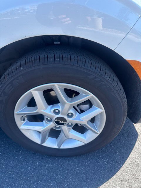 Certified 2025 Kia Soul LX w/ LX Technology Package FWD image 14