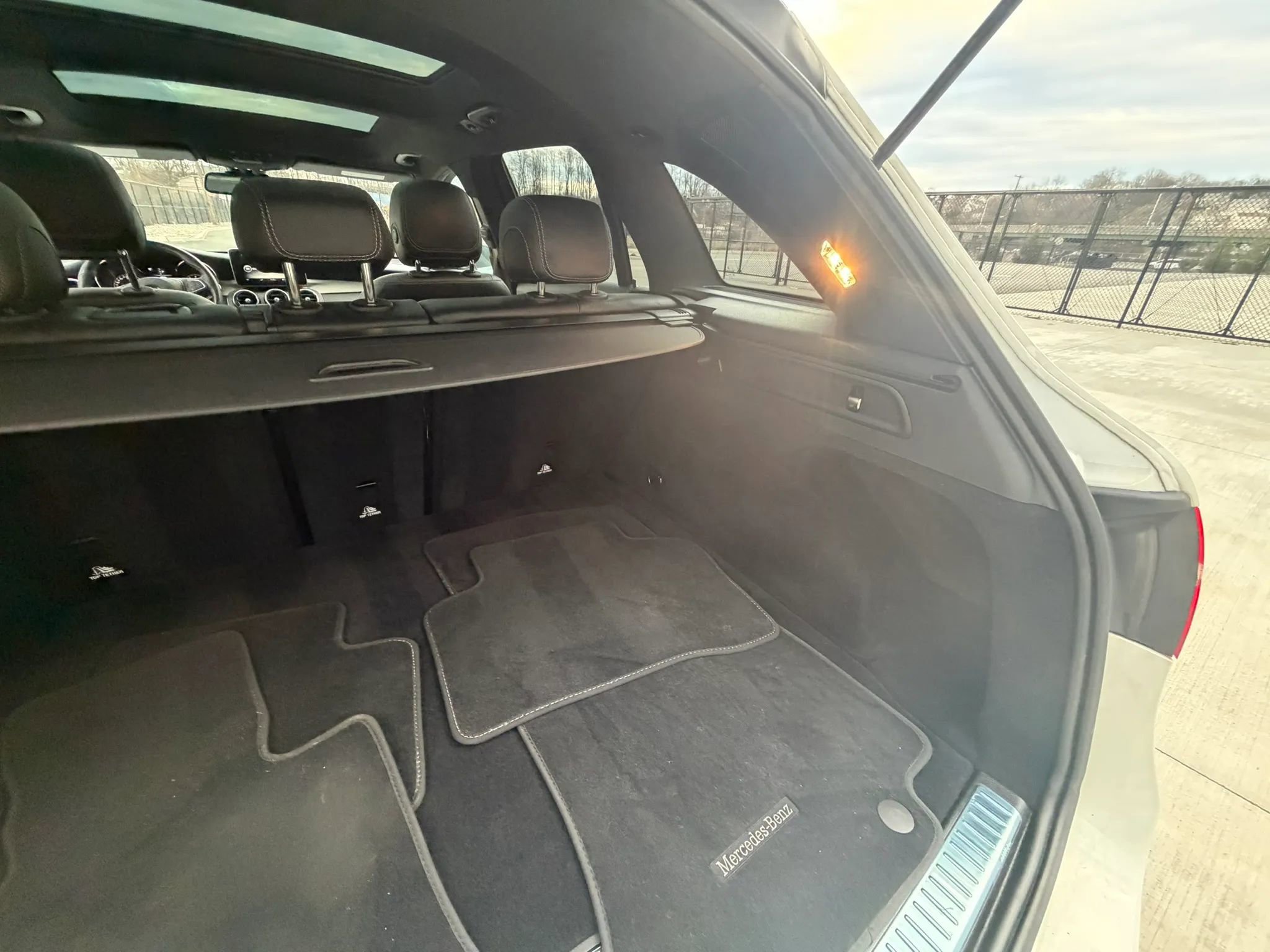 Used 2019 Mercedes-Benz GLC 300 4MATIC image 34