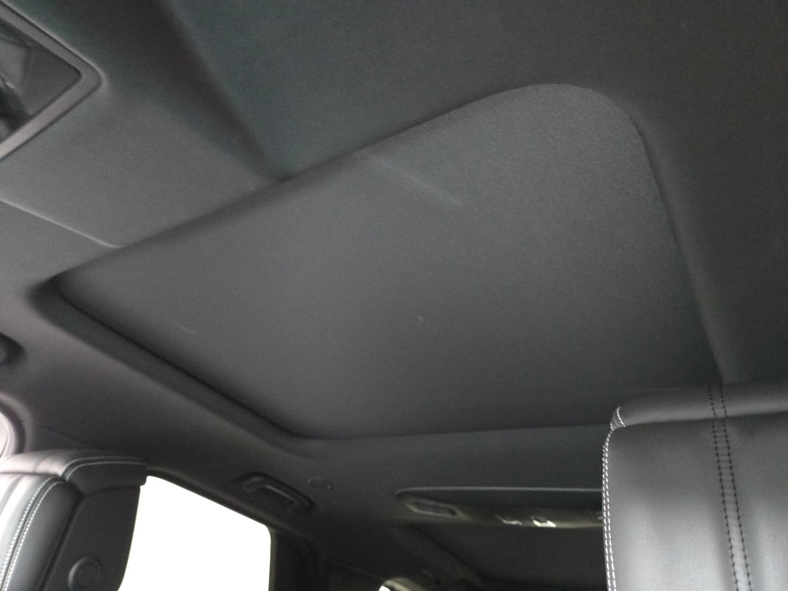 Used 2026 Land Rover Discovery Limited Edition AWD/4WD image 12