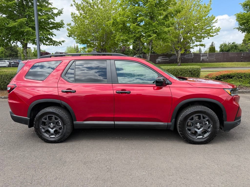 Used 2025 Honda Pilot TrailSport image 9