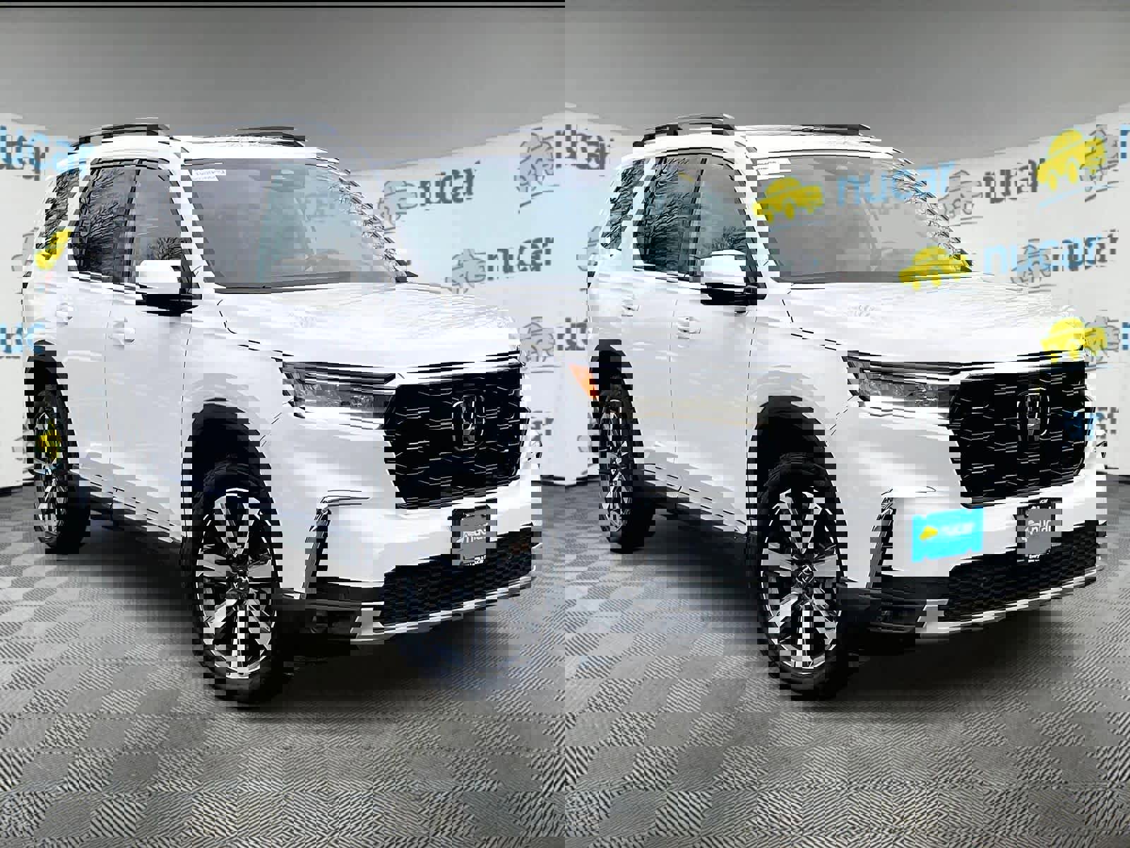 Used 2025 Honda Pilot Touring image 1